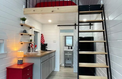 Clare House | “Tiny Three” (Private Hot Tub)