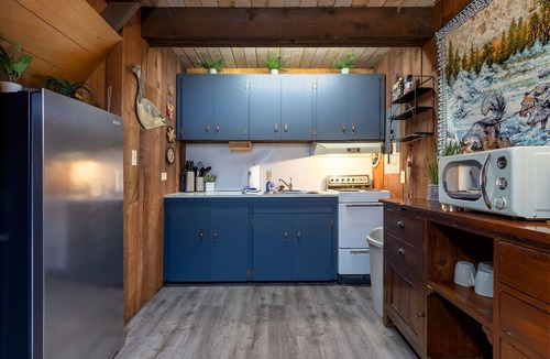 Packwood Apartment | Tiny Timber | 1 Bed, 1.5 Bath