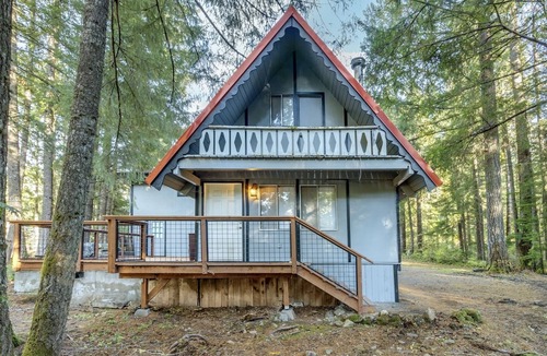 Packwood Apartment | Tiny Timber | 1 Bed, 1.5 Bath