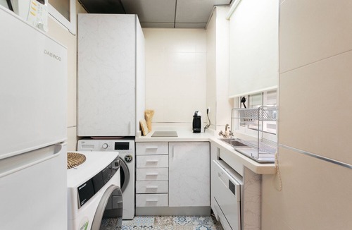 En Corts Apartment | Tiny Valencia Gem : 2BR : Relax & Chill : Mediterranean : Central