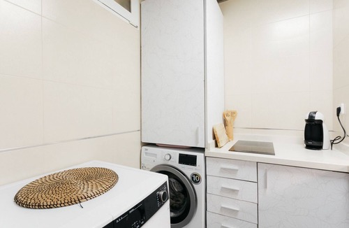 En Corts Apartment | Tiny Valencia Gem : 2BR : Relax & Chill : Mediterranean : Central