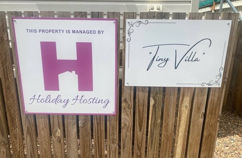 Mundingburra Apartment | Tiny Villa - Fully Self-Contained