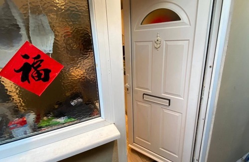 Burnt Oak House | Tiny warm home family