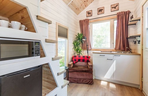 Wasaga Beach House | TinyHome | Watercrafts+FirePit+BBQ