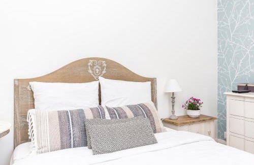 Saint-Germain-des-Pres Apartment | TinyHouse Inn Saint-Germain-des-Près