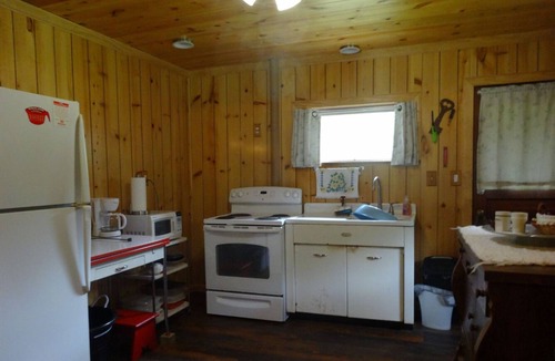 Tylersburg House | Tionesta HY Cabin, Rustic 3 Bedroom that sleeps 10.
