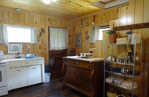 Tylersburg House | Tionesta HY Cabin, Rustic 3 Bedroom that sleeps 10.