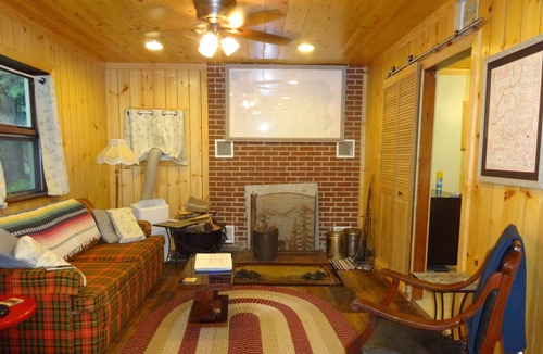 Tylersburg House | Tionesta LO a Rustic Cabin that sleeps 6!