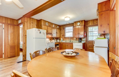 Pawleys Island Cottage | Tip Ellen on Pawleys Island - Second Row, Pet Friendly