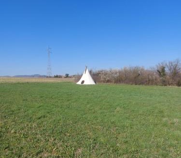 Saint-Jean-de-Touslas Other | Tipi en pleine nature