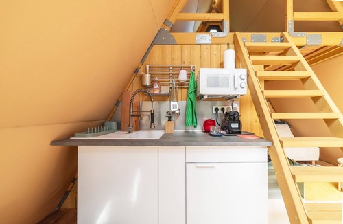Le Boulou Cottage | Tipi Lodge Glamp 'Marguerite' with Nordic Bath, Private Terrace, and Air Conditioning