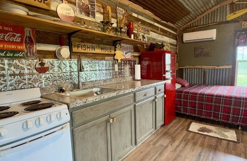 Voca Cabin | Tippy Canoe | Fun & Unique Cabin Close to Castell