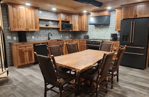 Tipton Cabin | Tipton Run Lodge: Luxurious Log Cabin