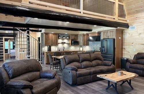 Tipton Cabin | Tipton Run Lodge: Luxurious Log Cabin