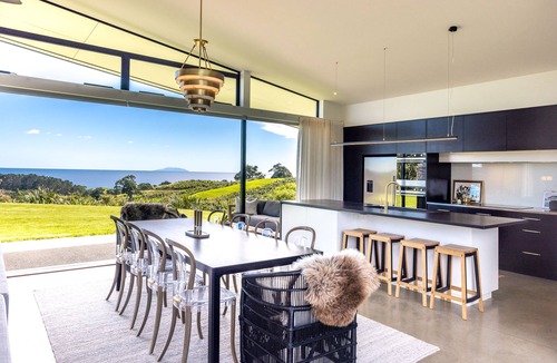 Ostend House | TIROHANGA LUXURY | Coast & Country |