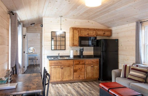 North Sebago Villa | Titmouse Limit 4 2 Bedroom Cabin