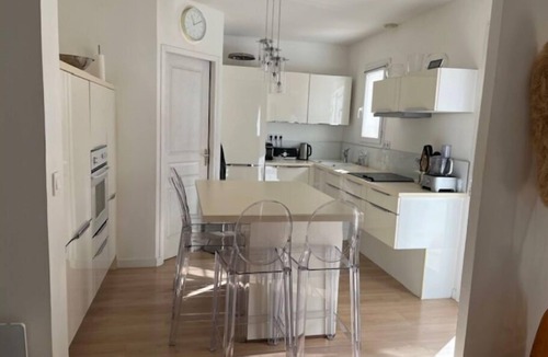 Meze House | Titre Provisoire