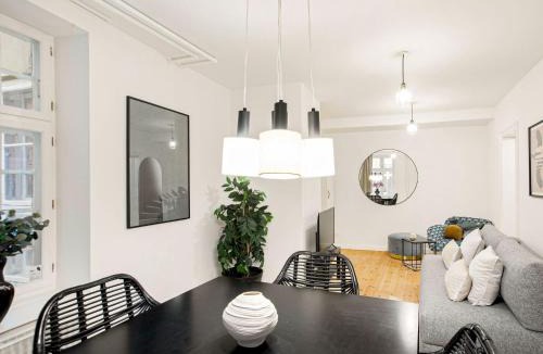 Copenhagen City Centre Apartment | Tivoli 1- Lovely 2-Bdr Apt near Tivoli