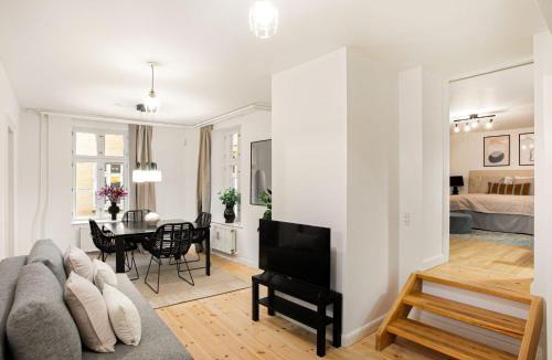 Copenhagen City Centre Apartment | Tivoli 1- Lovely 2-Bdr Apt near Tivoli