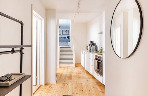 Copenhagen City Centre Apartment | Tivoli 2 - Spacious 3 Bedroom Near Tivoli