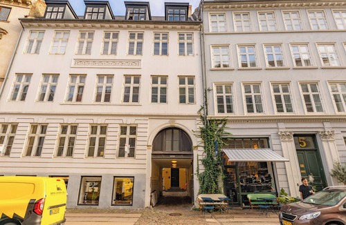 Copenhagen City Centre Apartment | Tivoli 2 - Spacious 3 Bedroom Near Tivoli