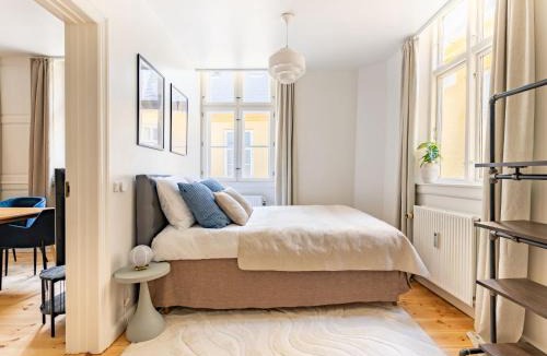 Copenhagen City Centre Apartment | Tivoli 2 - Spacious 3 Bedroom near Tivoli