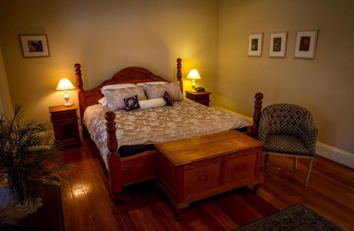 Ebenezer Bed & Breakfast | Tizzana Winery Bed and Breakfast