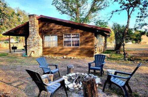 Rio Frio House | TJs Escape Landmark Oak Tree 1mile2river