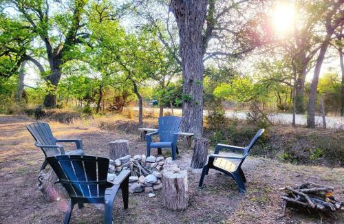 Rio Frio House | TJs Escape Landmark Oak Tree 1mile2river
