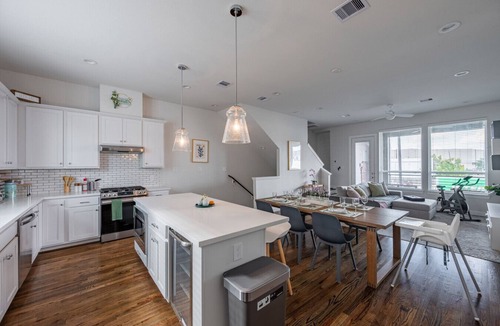 Astrodome Villa | TMC 3-Story Townhome FREE EV Charge