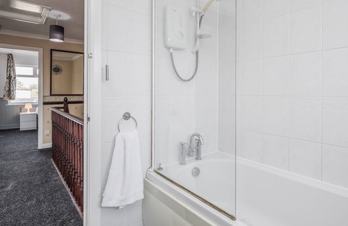 Tilbury House | TMS Spacious 3-Bed House! Tilbury! Free parking!