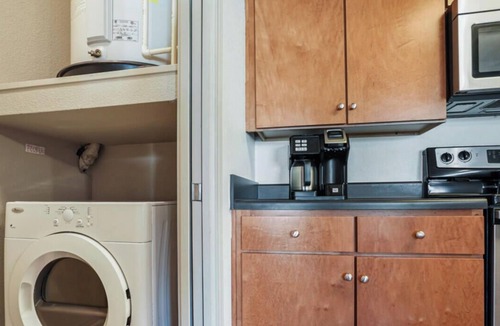 North Loop Apartment | TNC #205 xxxxxxxxxxx