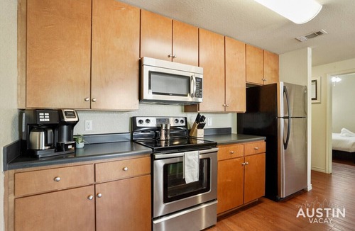 North Loop Apartment | TNC #206 xxxxxxxxxxx