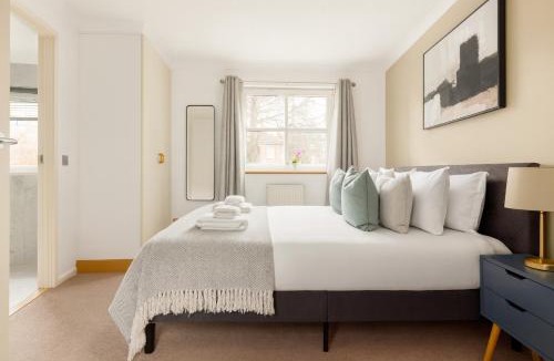 Surrey Docks Apartment | to be use