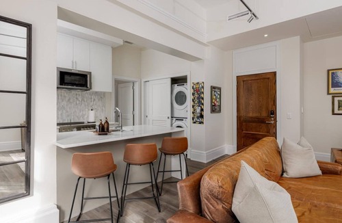 Downtown Condo | To Geaux Cups Luxury in this stunning