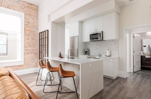 Downtown Condo | To Geaux Cups Luxury in this stunning
