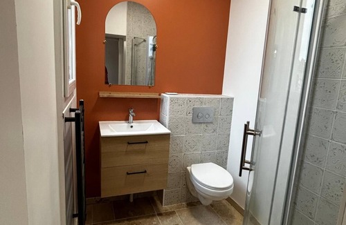 Magenta House | To the hillside butterfly