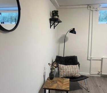 Rodekro House | To værelser med dobbeltsenge tæt på E45 og banegården i Rødekro Værelserne deler bad Kælderværelser med egen indgang