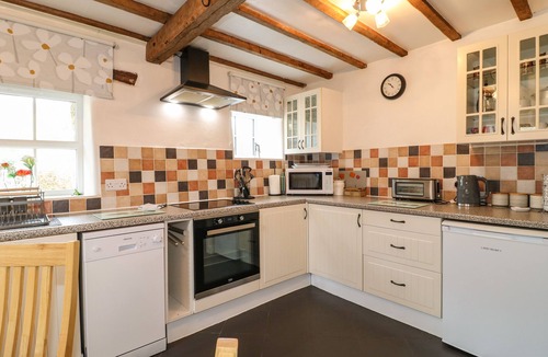 Two Dales Cottage | TOAD COTTAGE, pet friendly in Two Dales