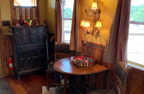 Comfort House | Tobasco Ranch - Antler Cabin