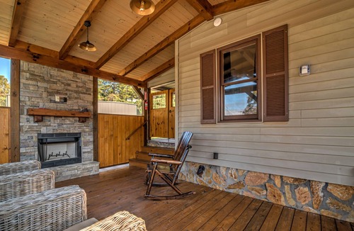 Williamstown House | Toccoa River home with fireplace, deck, central AC, & quick access to Downtown