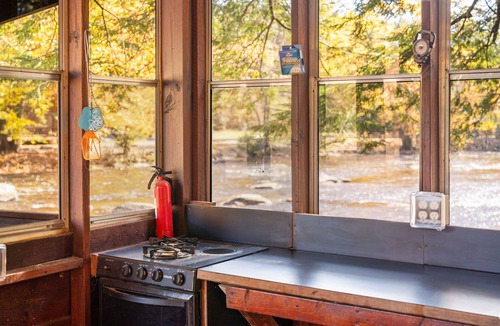 Lumbarda Cabin | Toccoa River's Hemlock Hideaway