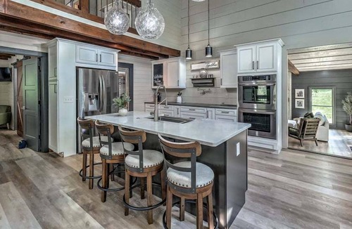 Dial House | Toccoa Time - Riverside | Pet Friendly | Hot Tub | Firepit