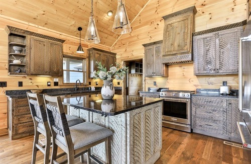 Mineral Bluff Cabin | Toccoa Vista Pool & Spa