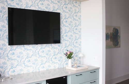 Cumming Apartment | Toile & Bubble Blueberry Thyme Suite