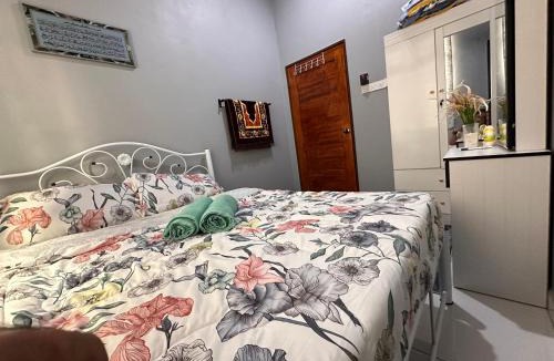 Kusial House | Tok Wan's Studio Homestay