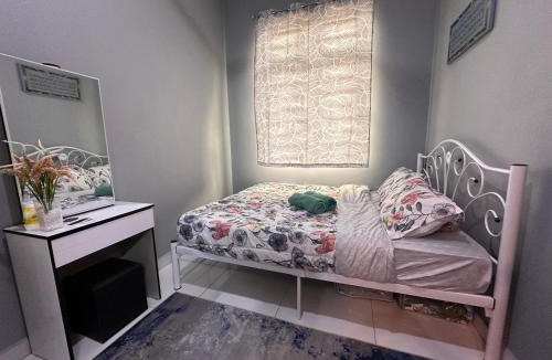 Kusial House | Tok Wan's Studio Homestay