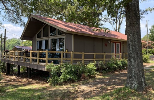 Milam Cabin | Toledo Bend Lakefront Cabin near the “Chicken Coop”, with Private Boat Launch