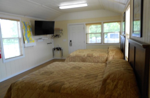 Negreet Cabin | Toledo Bend RV Resort and Cabins
