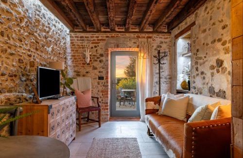 Saint Osyth Cabin | Toll Barn, St Osyth Priory